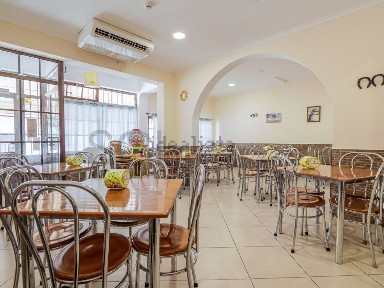 Espaço comercial à venda na Avenida 25 de Abril