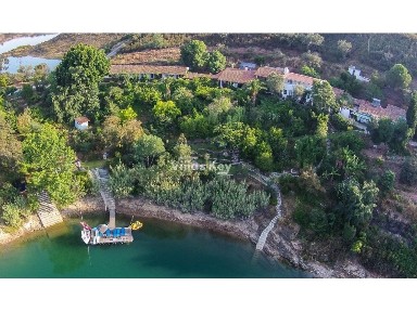 Espaço comercial à venda em Santa Clara-a-Velha
