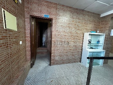 Espaço comercial à venda no Largo do Adro