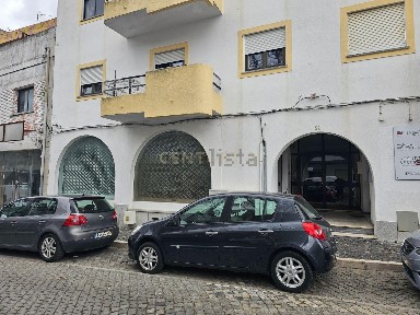 Espaço comercial à venda em Santiago Maior e São João Baptista