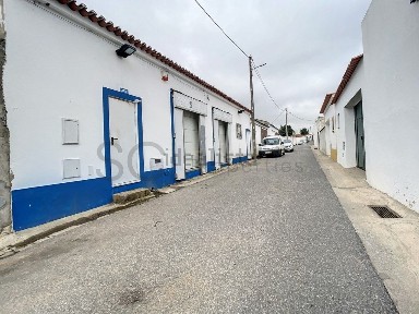 Armazém à venda na Rua 1 De Maio