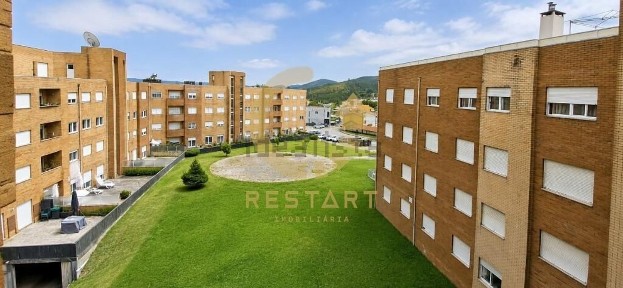 Apartamento T2 à venda na Rua Visconde Oliveira do Paço s/n