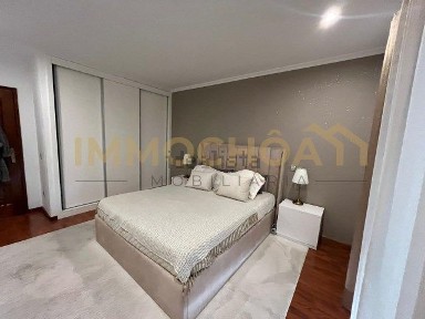 Apartamento T3 à venda na Rua da Escola