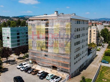 Apartamento T4 à venda na Rua Fernando Namora