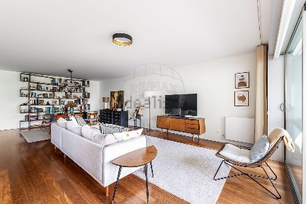 Apartamento T3 à venda na Rua da Venezuela s/n