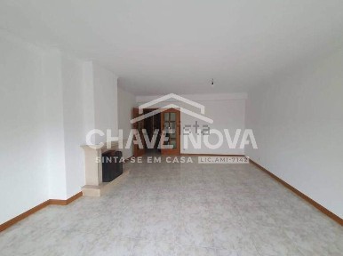 Apartamento T3 à venda na Rua Nova do Cruzeiro