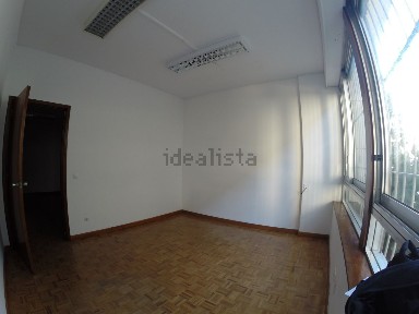 Escritório privado à venda na Avenida Fontes Pereira de Melo, 35