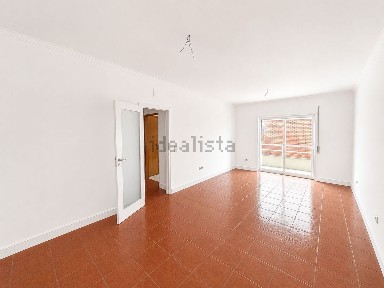 Apartamento T2 à venda na Rua Alberto Pinheiro Torres, 269