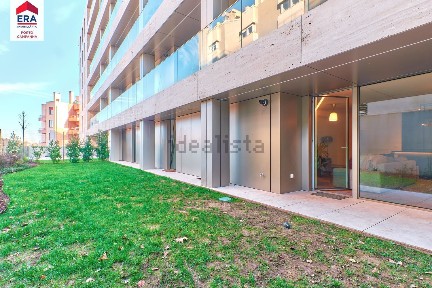 Apartamento T4 à venda na Rua Nicolau Marques Guedes