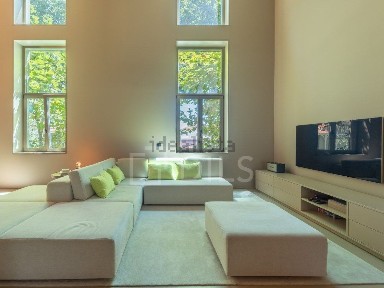 Apartamento T2 à venda na Avenida Sacadura Cabral