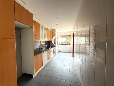 Apartamento T3 à venda em Guilhabreu