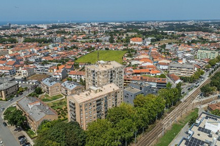 Apartamento T3 à venda na Avenida Fabril do Norte, 1575