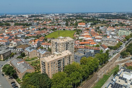 Apartamento T3 à venda na Avenida Fabril do Norte, 1575