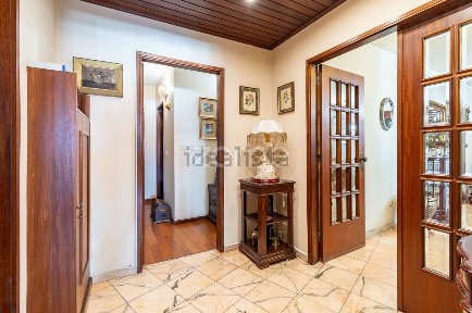 Apartamento T4 à venda na Praça das Flores, 70