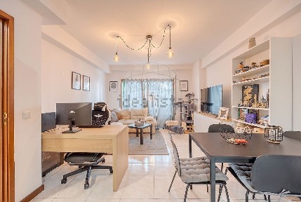 Apartamento T2 à venda na Rua Trindade Coelho