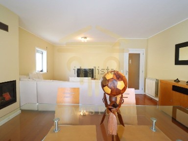 Apartamento T3 à venda em Castêlo da Maia