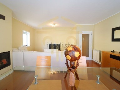 Apartamento T3 à venda em Castêlo da Maia