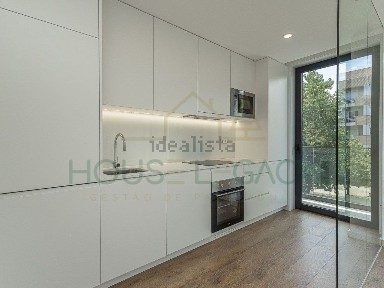 Apartamento T0 à venda na Rua Francisco Araújo Dantas, 76