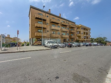 Apartamento T4 à venda na Rua Sargento Barbosa, 214