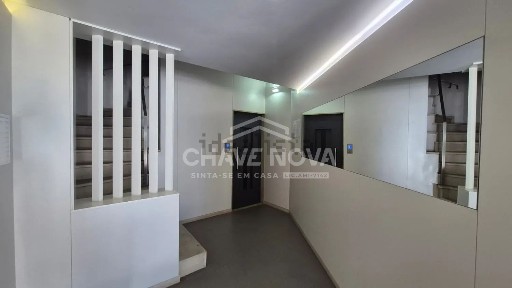 Apartamento T4 à venda na Rua de Nossa Senhora de Fátima