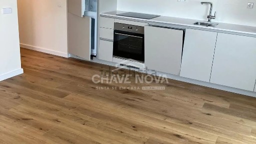 Apartamento T2 à venda na Avenida Doutor António Macedo