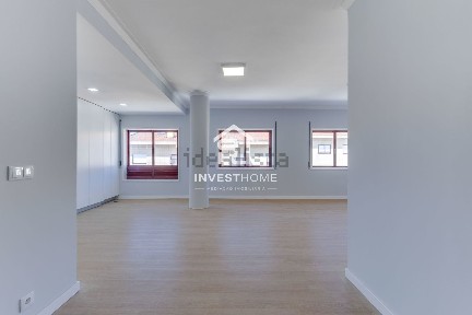 Apartamento T3 à venda na Rua Doutor Narciso Rodrigues s/n