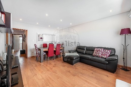 Apartamento T3 à venda na Rua Estação