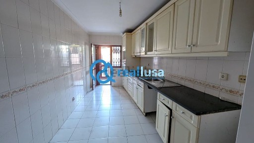 Apartamento T2 à venda na Cooperativa dos Arquitectos - Fonte da Moura - Pedra Verde