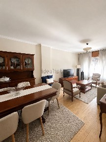 Apartamento T3 à venda na Rua Orfeão do Porto