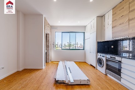 Apartamento T3 à venda na Rua São Roque da Lameira