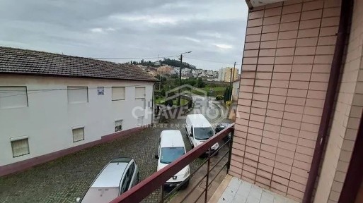 Apartamento T2 à venda na Rua do Pinheiro