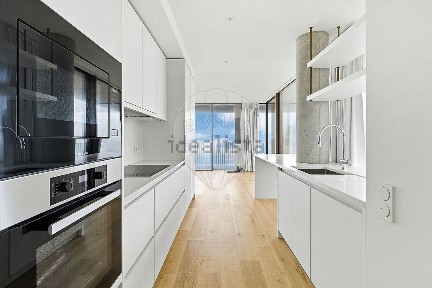 Apartamento T3 à venda na Rua dos Prazeres