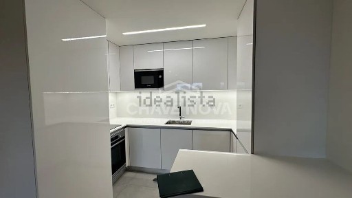 Apartamento T1 à venda na Rua Professor Rui Luís Gomes