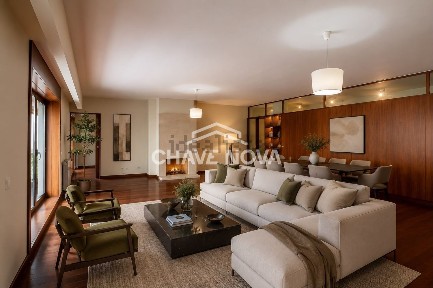 Apartamento T5 à venda na Rua de Júlio Dinis