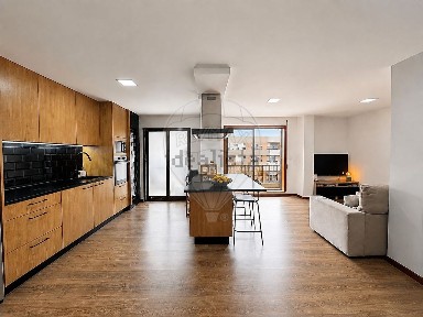 Apartamento T2 à venda na Rua Maria Feliciana