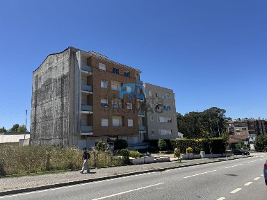 Apartamento T3 à venda na Rua Doutor Joaquim Nogueira dos Santos, 953