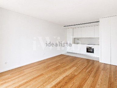 Apartamento T1 à venda na Rua Seca do Bacalhau