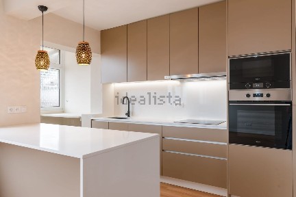 Apartamento T4 à venda na Praceta José Régio, 60