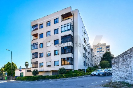 Apartamento T1 à venda na Santegãos - Estrada Nova - Campainha