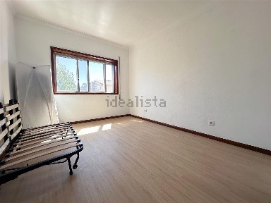 Apartamento T3 à venda na Rua António Oliveira Braga