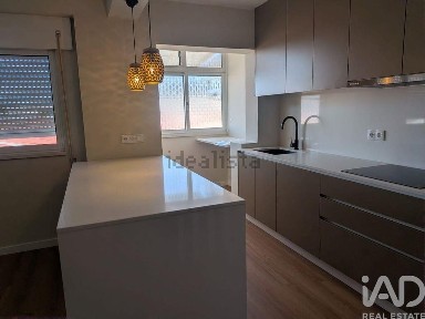 Apartamento T4 à venda na Viso - Zona Industrial