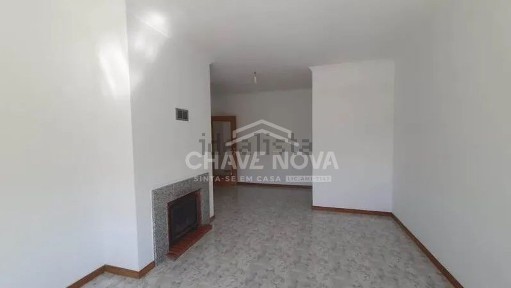 Apartamento T2 à venda na Rua Mercado