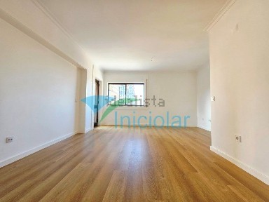Apartamento T2 à venda na Rua Boavista