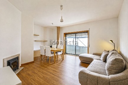 Apartamento T2 à venda na Rua Vale da Pinha, 95