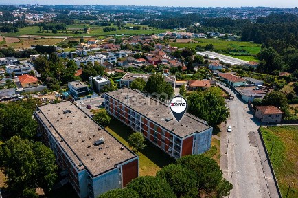 Apartamento T2 à venda na Rua Padre Antero Ferreira da Costa, 296