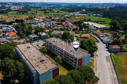 Apartamento T2 à venda na Rua Padre Antero Ferreira da Costa, 296