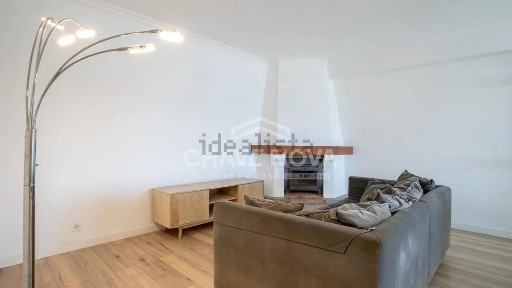 Apartamento T2 à venda na Rua Dom Nuno Álvares Pereira