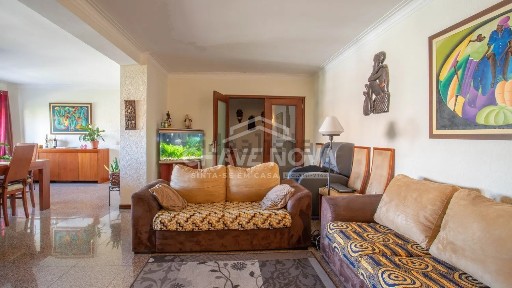 Apartamento T5 à venda na Rua Engenheiro Adelino Amaro da Costa
