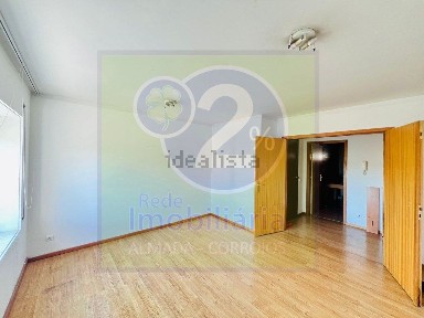Apartamento T1 à venda em Sobrado