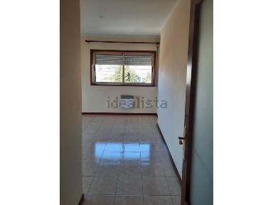 Apartamento T2 à venda na Rua Luís de Camões